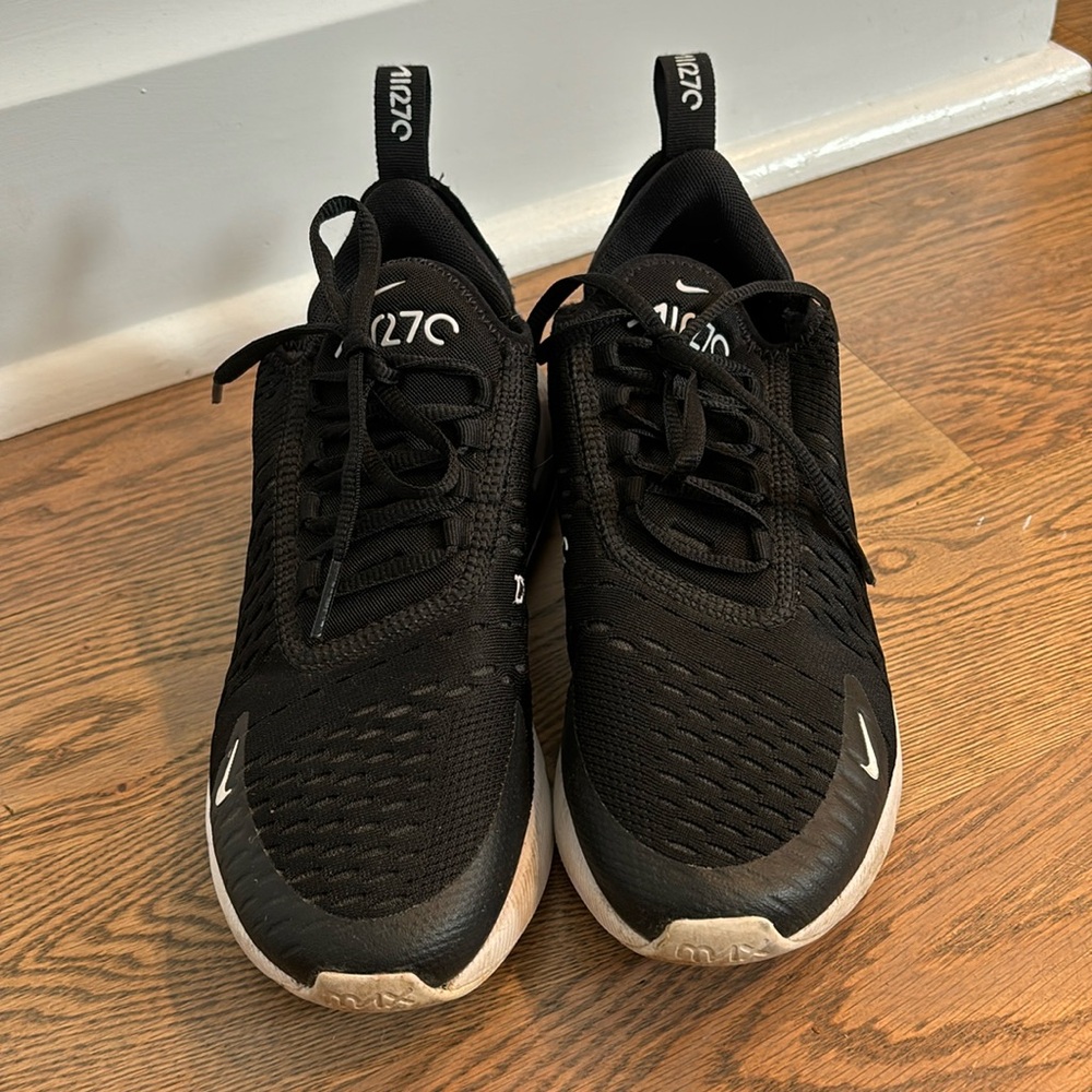 Women’s Nike Airmax 270 size 7 black and white